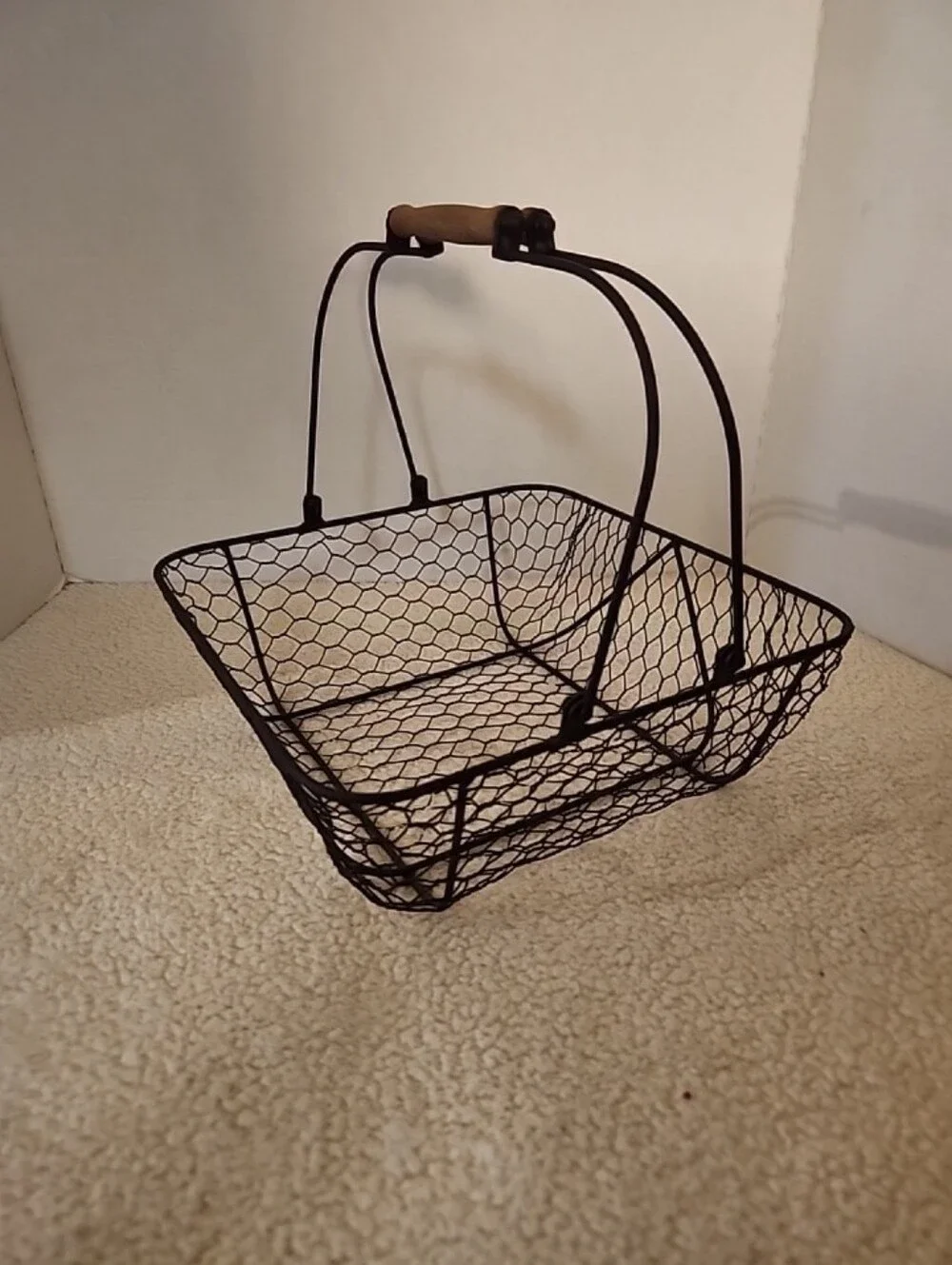 Wire Chicken-Coop Style Market Basket with Wooden Handle